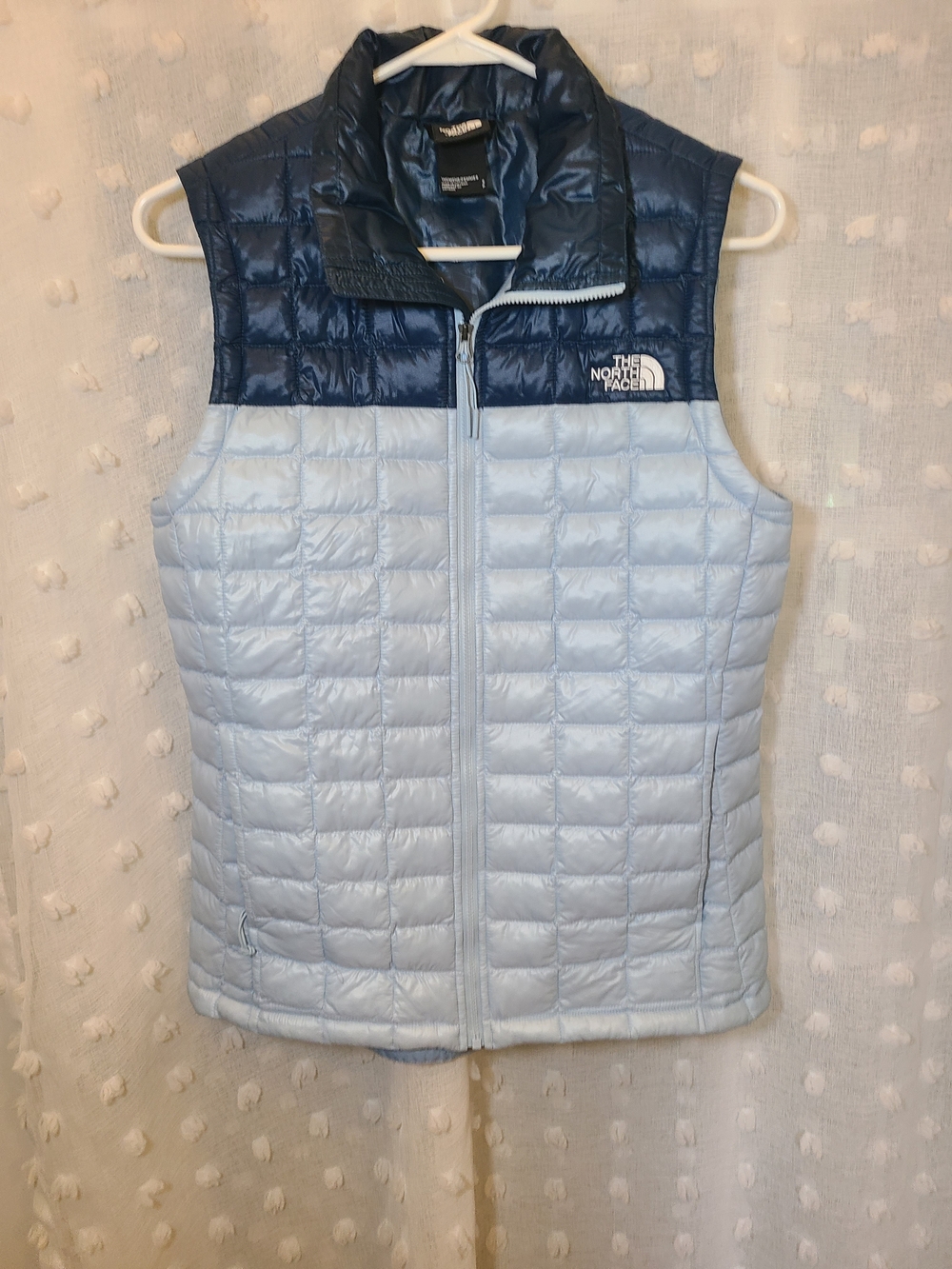 The North Face Light Blue/Navy Quilted Thermoball Vest Suze Small.  0137